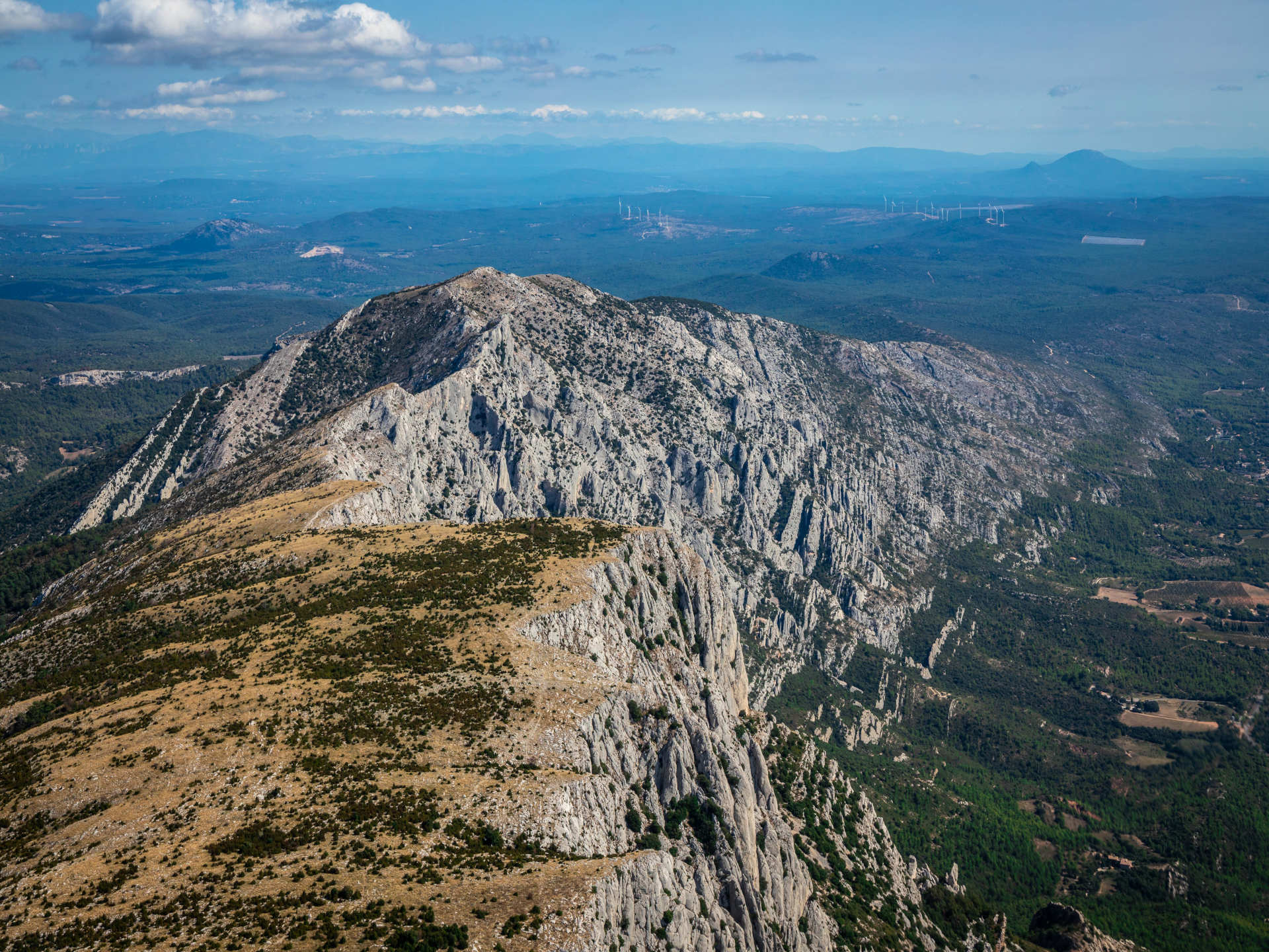 Evasion pédestre dans les montagnes de Provence -651ba15ae7c17: /